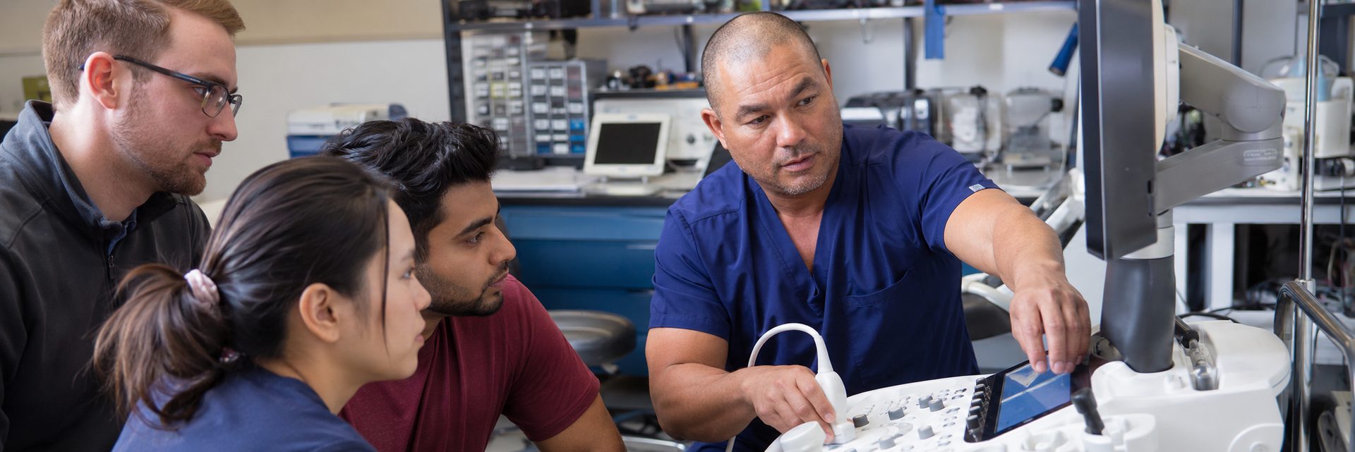 Laboratory instrument calibration on a precision test bench with an oscilloscope